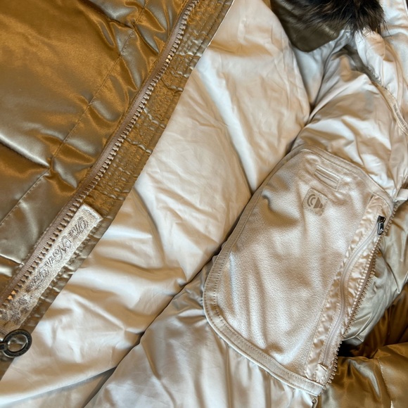 The North Face Gotham Jacket. Shiny Gold Puffer Jacket with Faux Fur Trim. - Picture 4 of 5